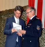 th-bartels-erhaelt-den-kreuzbrakteat-38